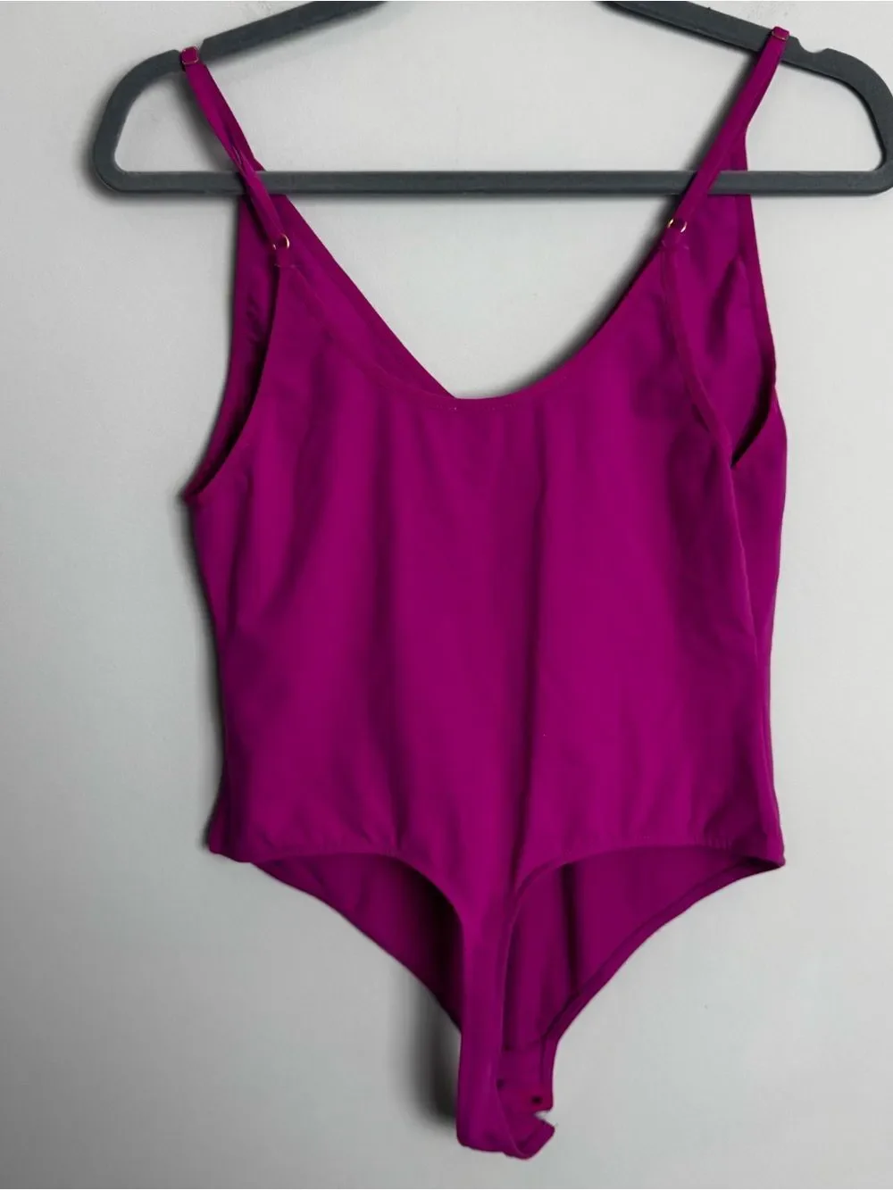 FREE PEOPLE | INTIMATELY Magenta V-Neck Spaghetti Strap Bodysuit Women’s Size M